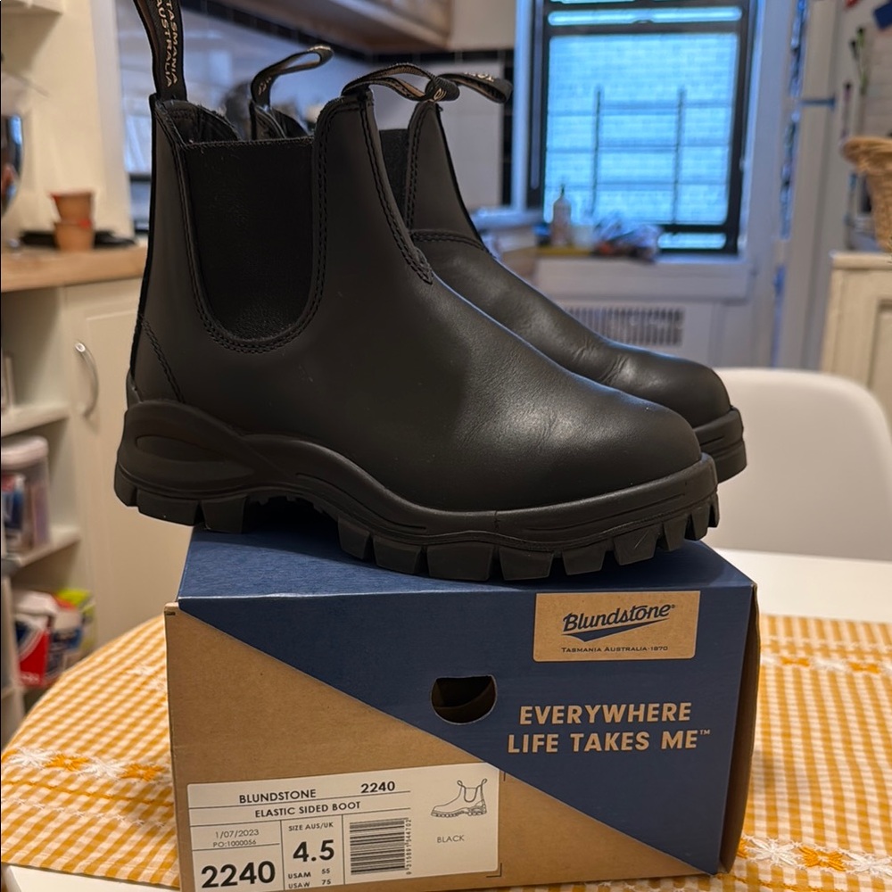 Blundstone Black Ankle Boots with Elastic Panels
